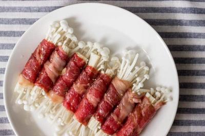 Thịt ba chỉ bò cuộn làm món gì ngon