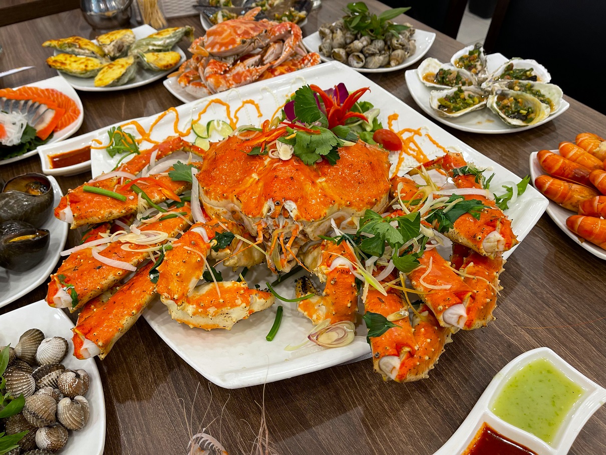 Cách ăn cua Hoàng đế tối ưu không bỏ phí tí thịt nào