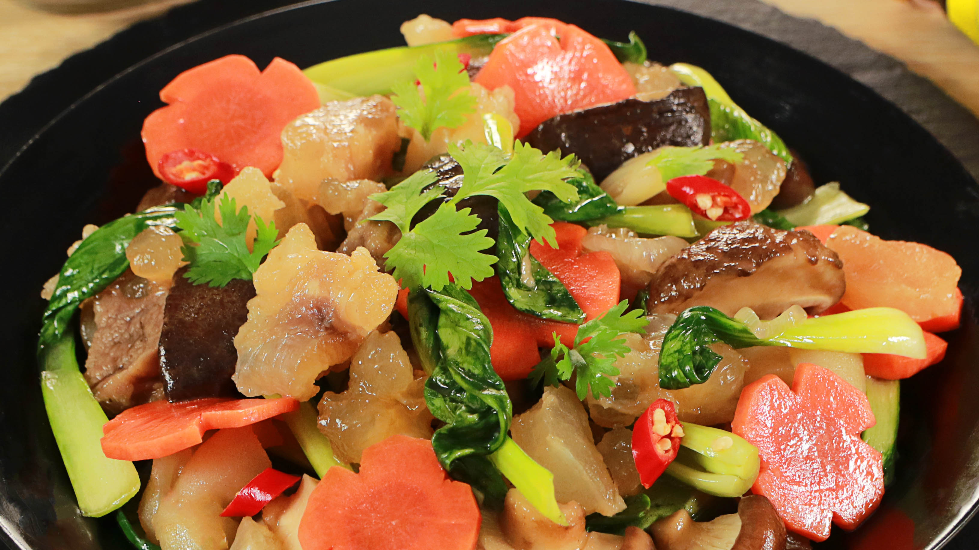 Gân Bò Xào Rau Củ
