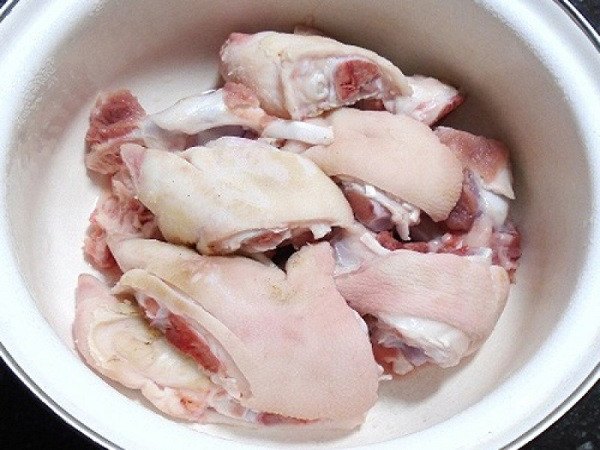 Dựng sau (móng giò heo)