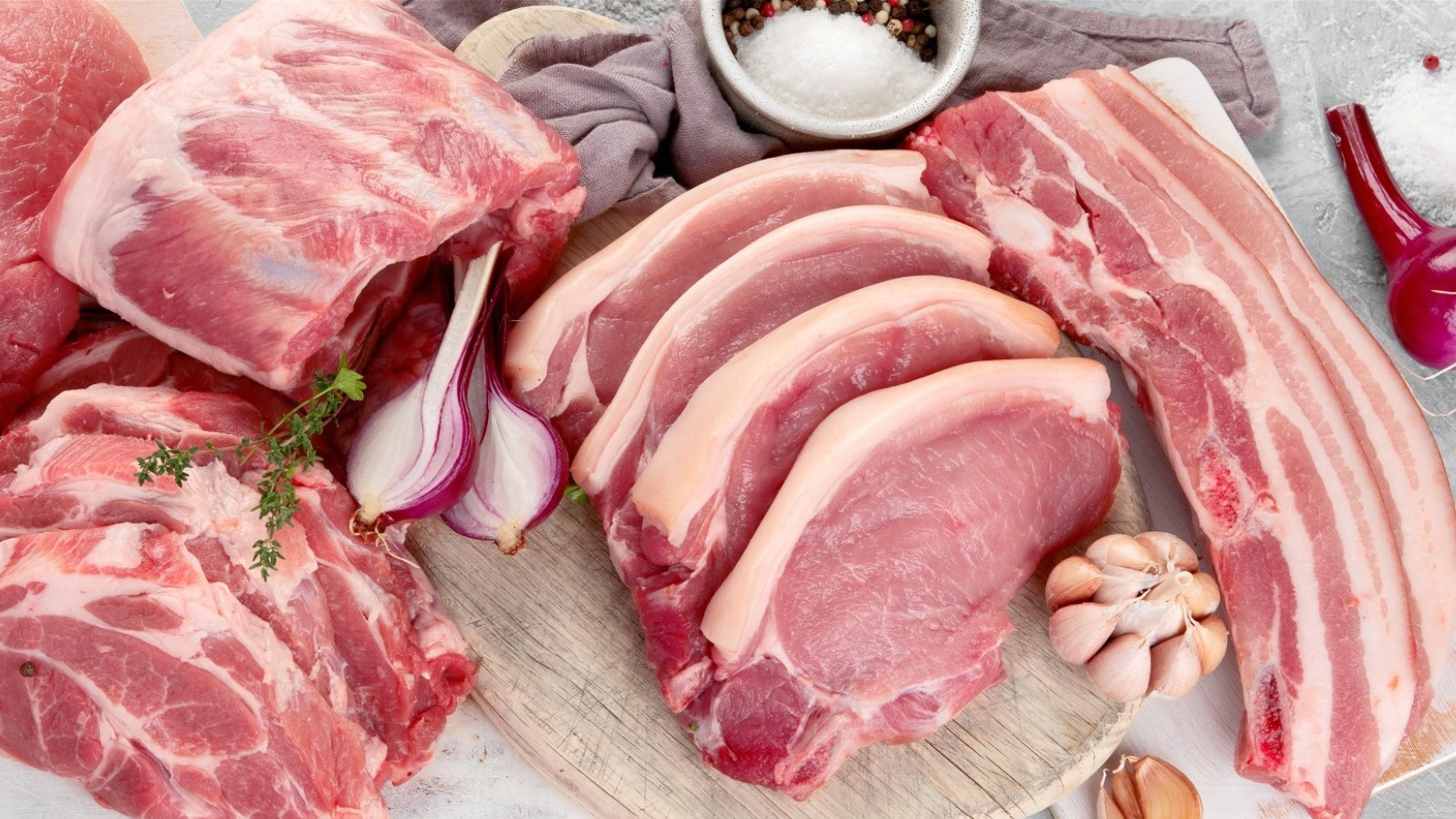 Thịt heo bao nhiêu calo? Ăn thịt heo có tốt không?