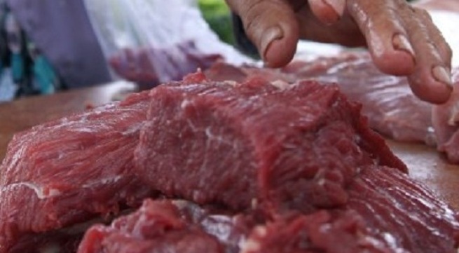 Cách đơn giản nhận biết thịt trâu, thịt bò bơm nước - Báo Quảng Ninh điện tử