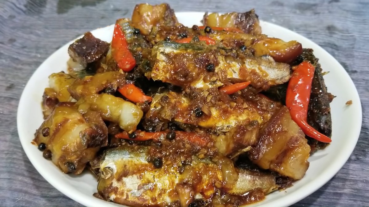 2 cách làm cá nục kho thịt ba chỉ mềm ngon hấp dẫn dễ làm tại nhà
