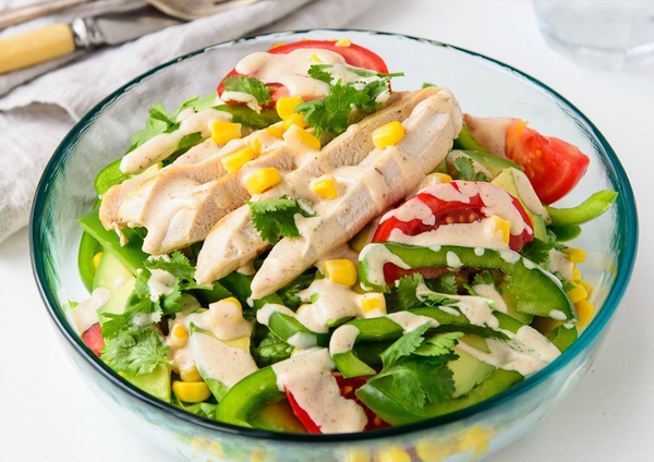 Salad gà tây kết hợp với rau củ